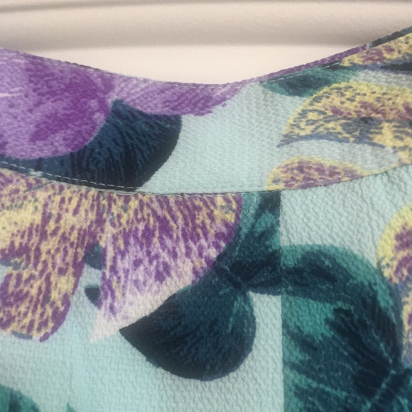 NWOT Women’ wide pleated leaf/pattern skirt - Picture 4 of 5